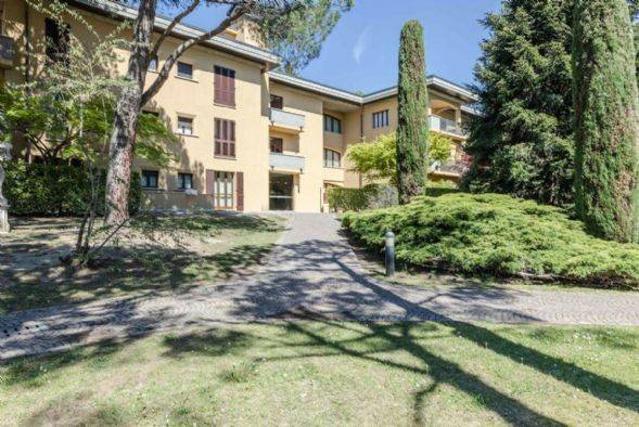 appartamento in vendita a Varese in zona Casbeno