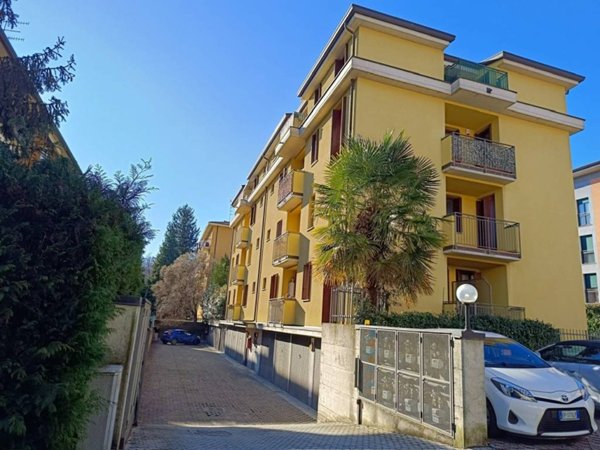 appartamento in vendita a Varese in zona Viale Aguggiari