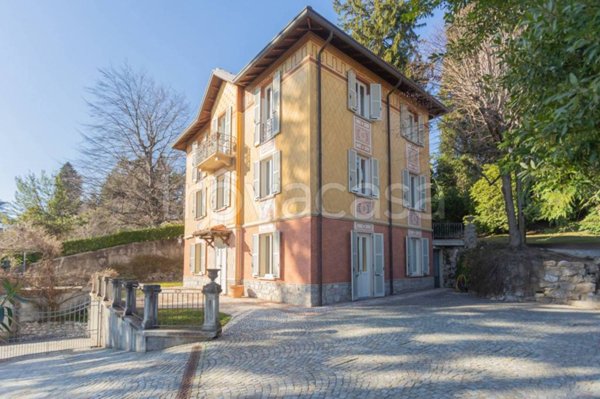 casa indipendente in vendita a Varese in zona Santa Maria del Monte