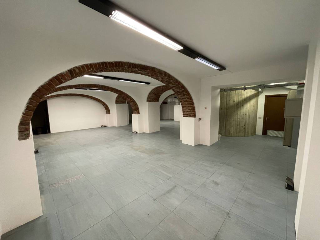 negozio in vendita a Varese in zona Biumo