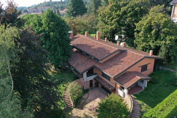 casa indipendente in vendita a Varese in zona Masnago