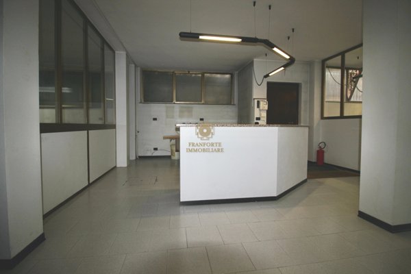 ufficio in vendita a Varese in zona Capolago
