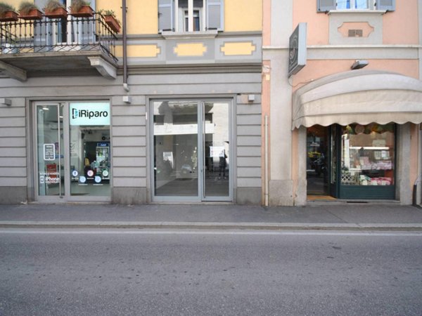 negozio in vendita a Varese in zona Centro Città