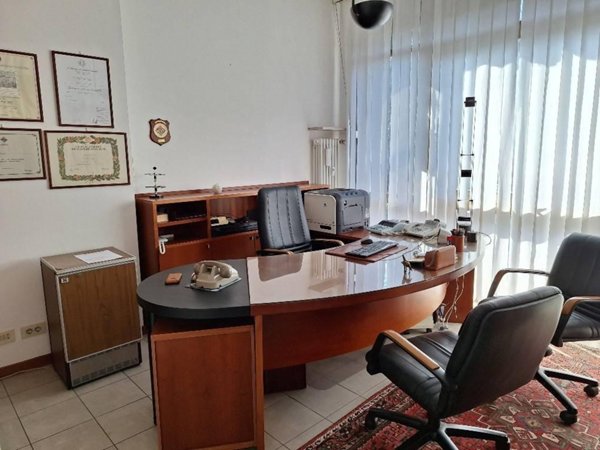 ufficio in vendita a Varese in zona Brunella