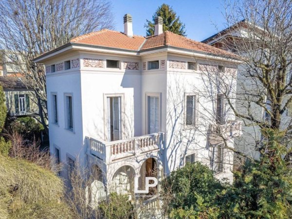 casa indipendente in vendita a Varese in zona Viale Europa