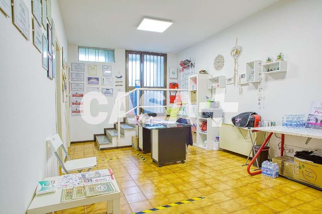 appartamento in vendita a Varese in zona Viale Aguggiari