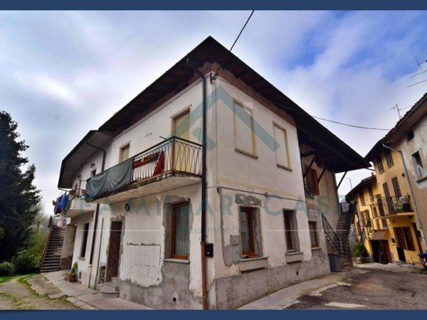 casa indipendente in vendita a Varese in zona Cartabbia