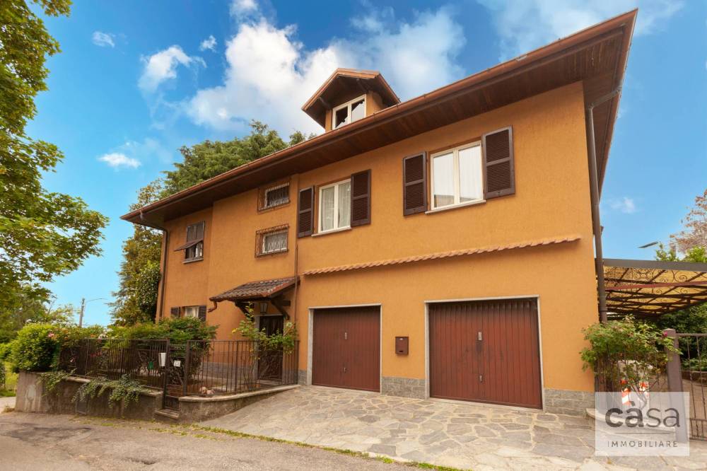casa indipendente in vendita a Varese in zona Casbeno