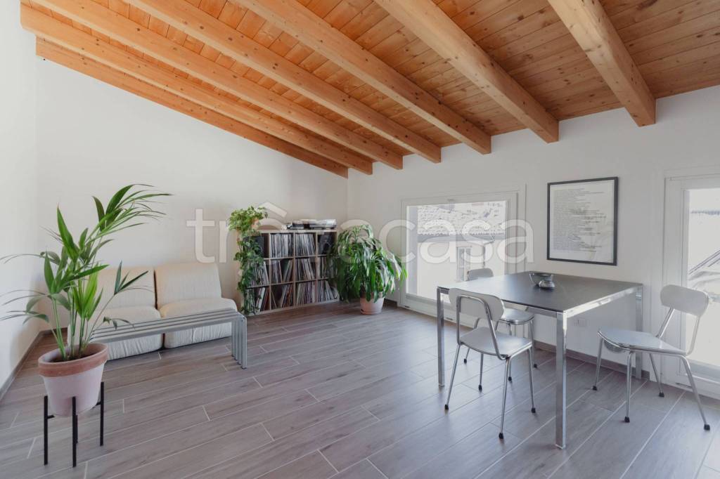 appartamento in vendita a Varese in zona Centro Città