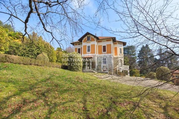 villa in vendita a Varese in zona Brunella