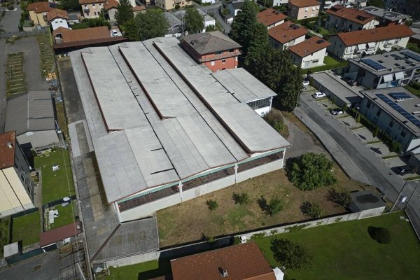 capannone in vendita a Varese in zona San Fermo