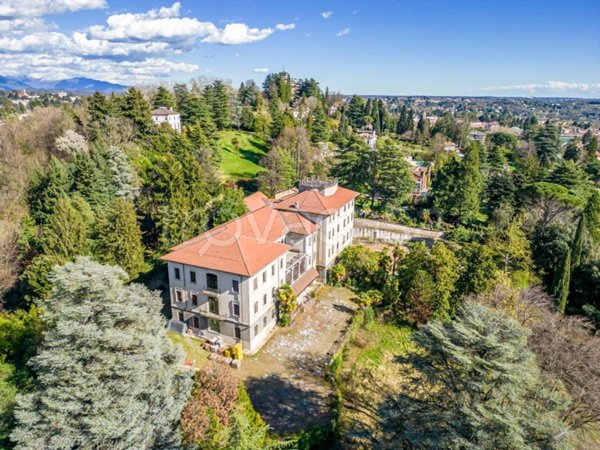 casa indipendente in vendita a Varese in zona Casbeno