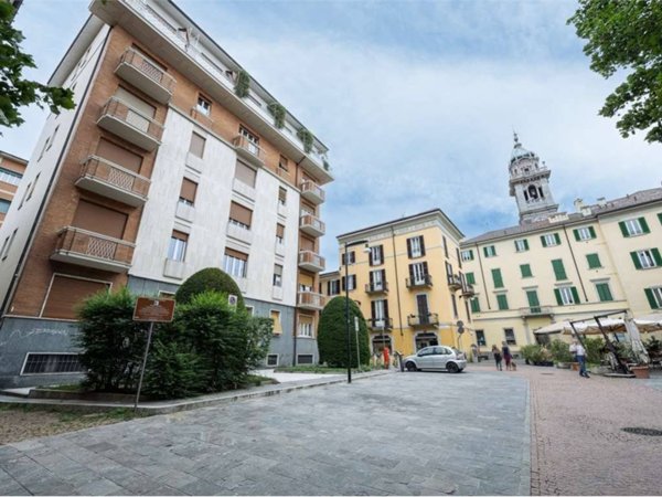 appartamento in vendita a Varese in zona Centro Città