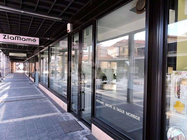 negozio in vendita a Varese in zona Biumo