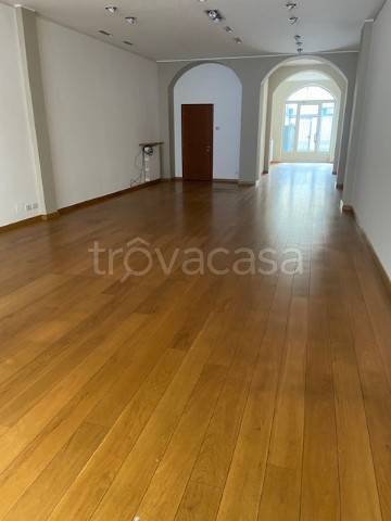 negozio in vendita a Varese in zona Centro Città