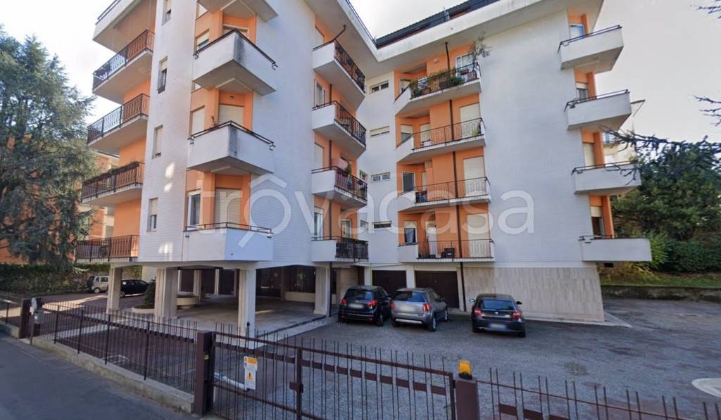appartamento in vendita a Varese in zona Ippodromo