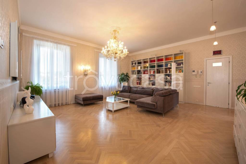 appartamento in vendita a Varese in zona Centro Città
