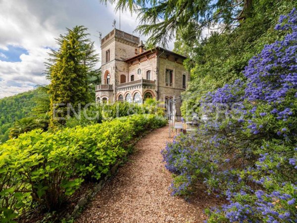 casa indipendente in vendita a Varese in zona Santa Maria del Monte