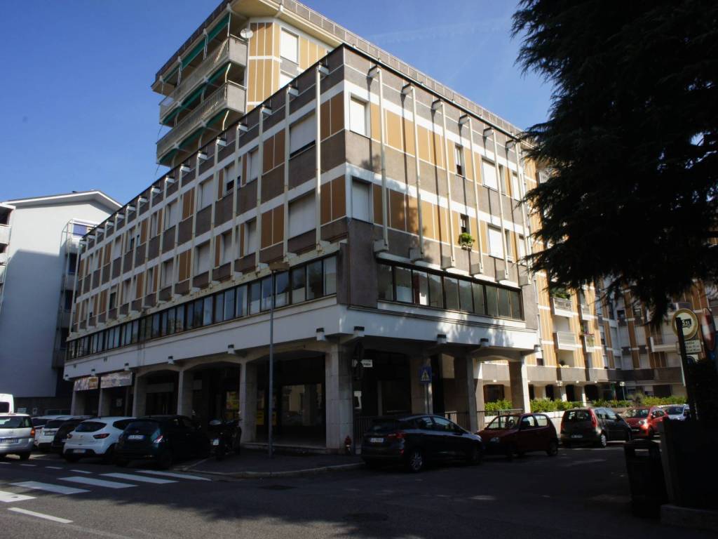 appartamento in vendita a Varese in zona Viale Belforte
