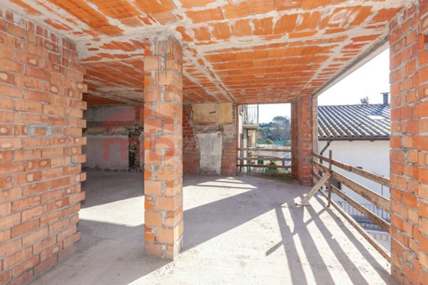 casa indipendente in vendita a Varese in zona Lissago