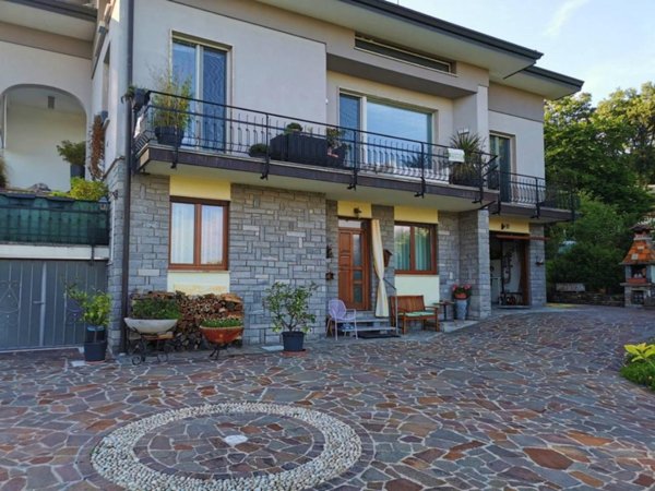 casa indipendente in vendita a Varese in zona Bobbiate