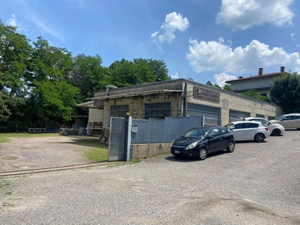 locale di sgombero in vendita a Varese in zona Bizzozero