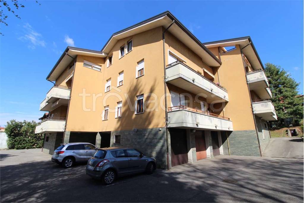 appartamento in vendita a Varese in zona Bizzozero