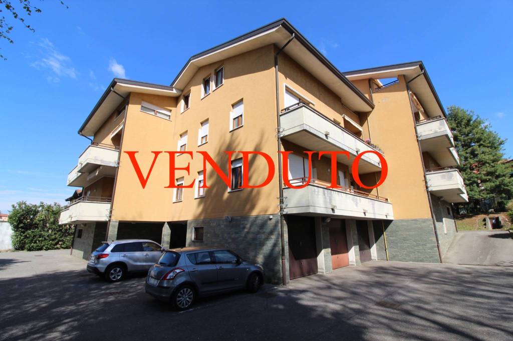 appartamento in vendita a Varese in zona Bizzozero