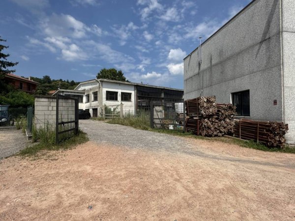 capannone in vendita a Varese in zona San Fermo