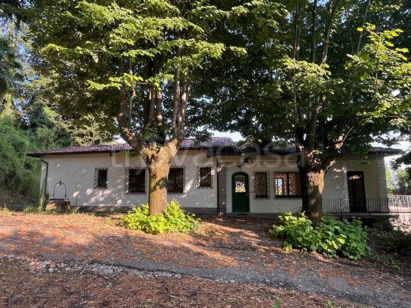 casa indipendente in vendita a Varese in zona Casbeno