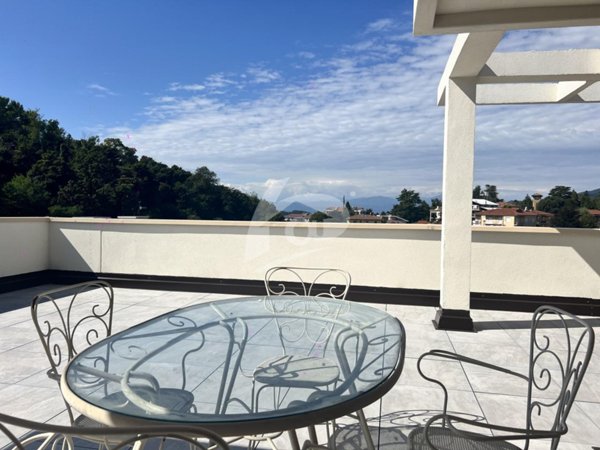 appartamento in vendita a Varese in zona Brunella