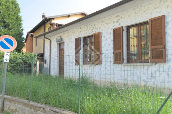 casa indipendente in vendita a Varese in zona Giubiano