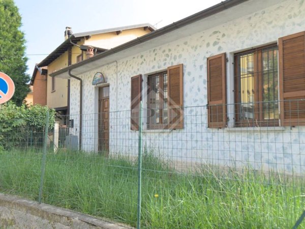 casa indipendente in vendita a Varese in zona Giubiano