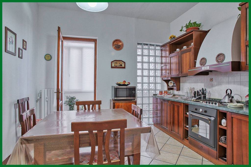 appartamento in vendita a Varese in zona Biumo
