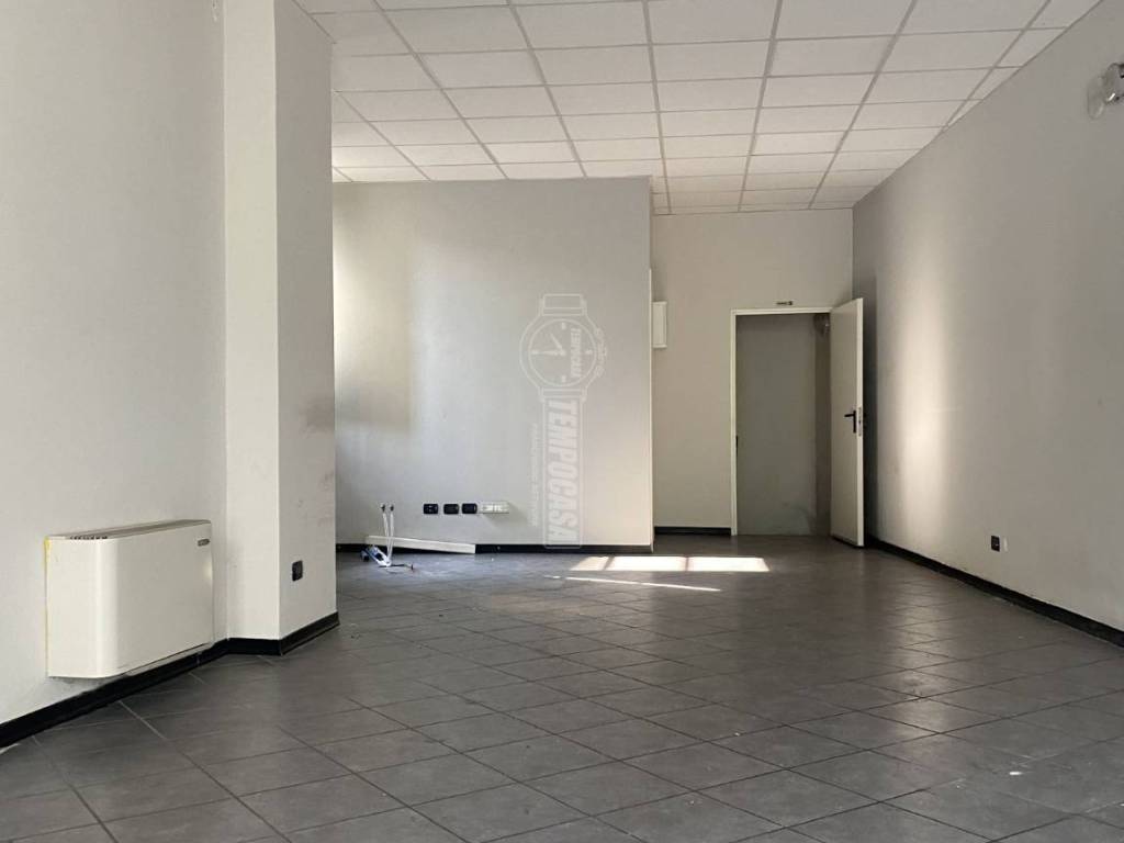 negozio in vendita a Varese in zona Biumo