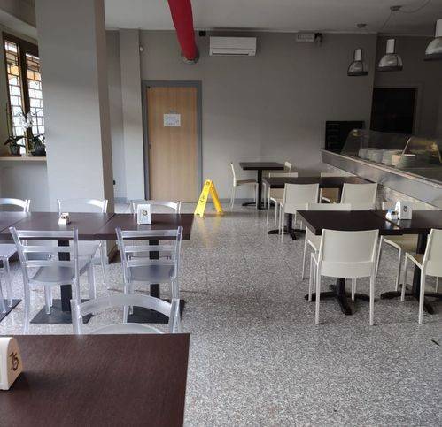 negozio in vendita a Varese in zona Masnago