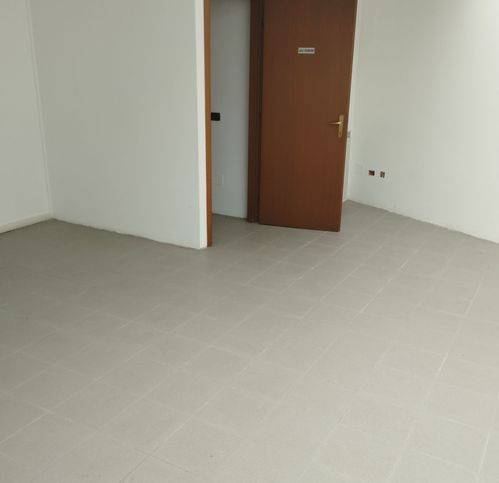 ufficio in vendita a Varese in zona Ippodromo