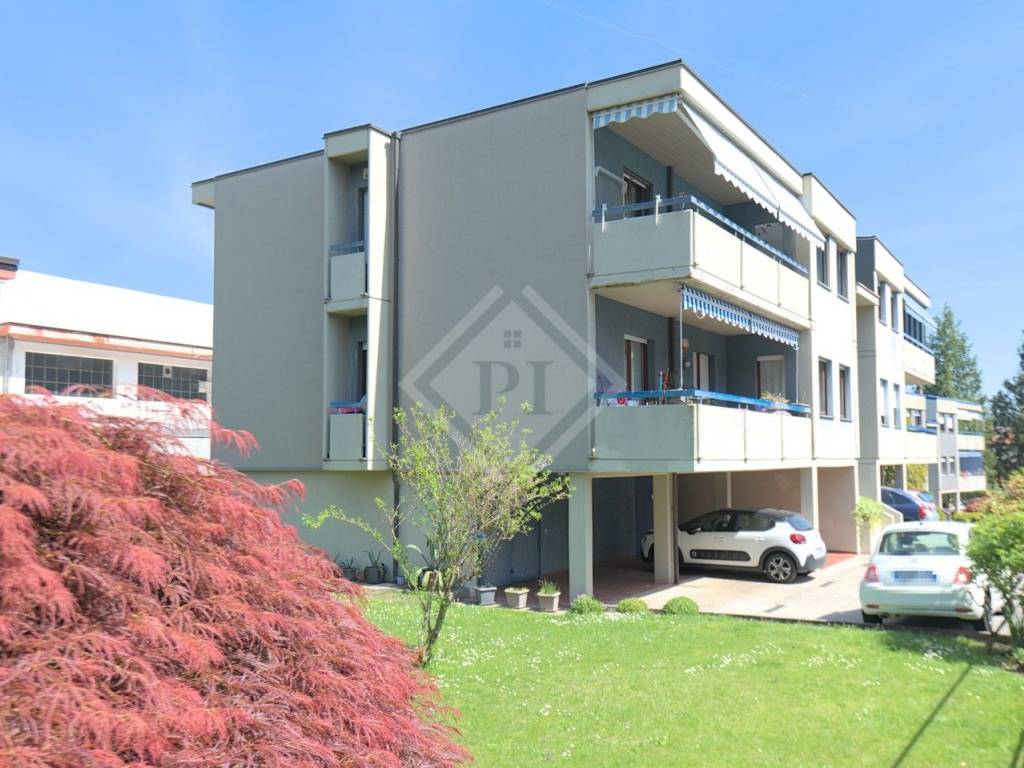 appartamento in vendita a Varese in zona Giubiano