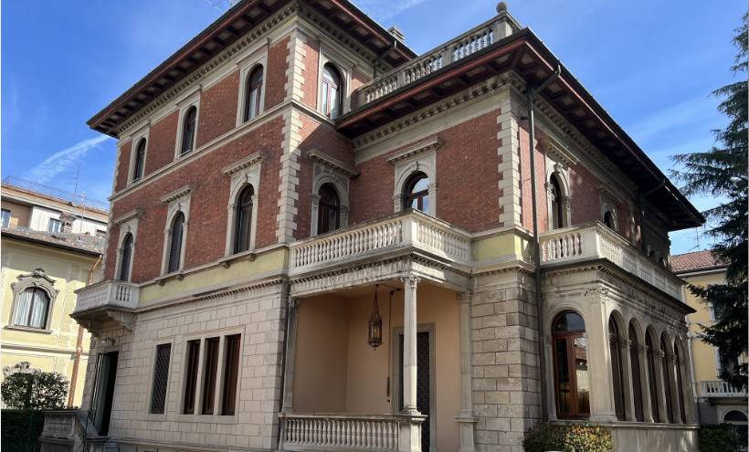 casa indipendente in vendita a Varese in zona Biumo