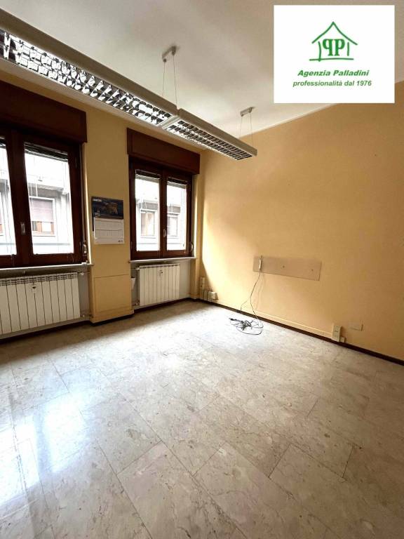 ufficio in vendita a Varese in zona Centro Città