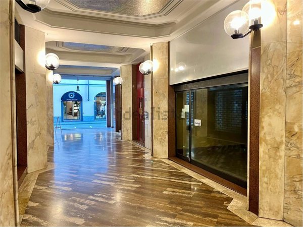 negozio in vendita a Varese in zona Centro Città