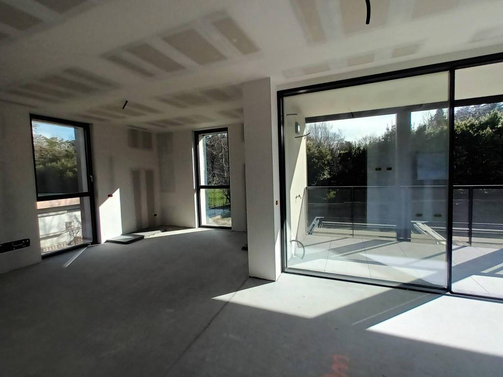 appartamento in vendita a Varese in zona Brunella