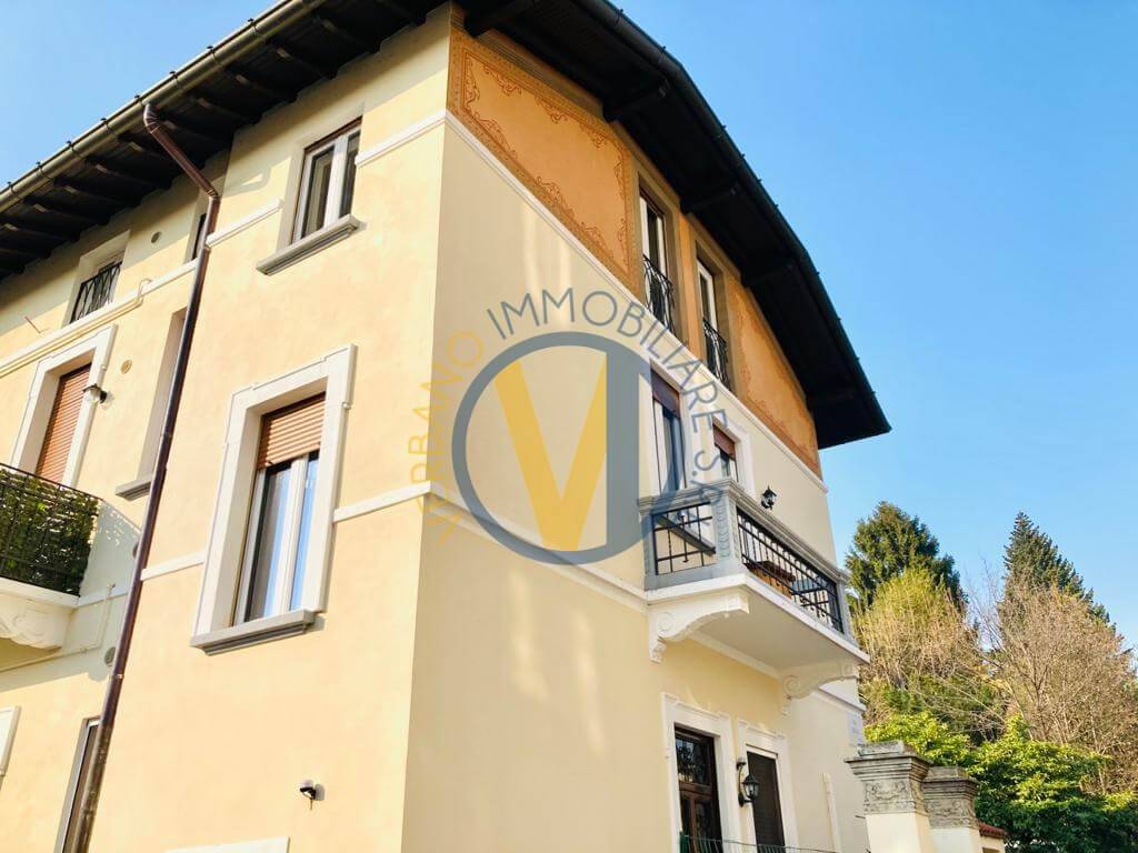 appartamento in vendita a Varese in zona Casbeno