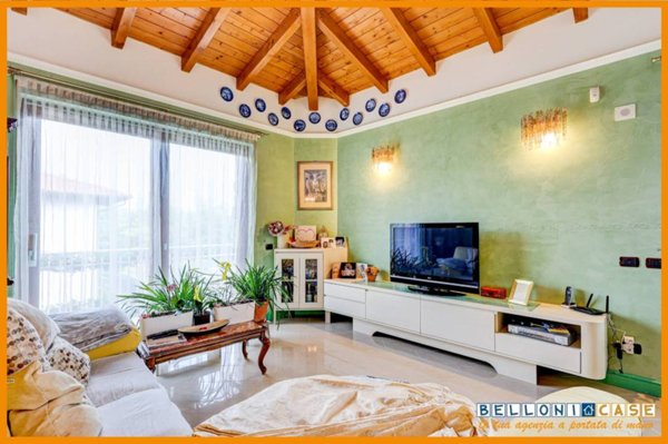 casa indipendente in vendita a Varese in zona Giubiano
