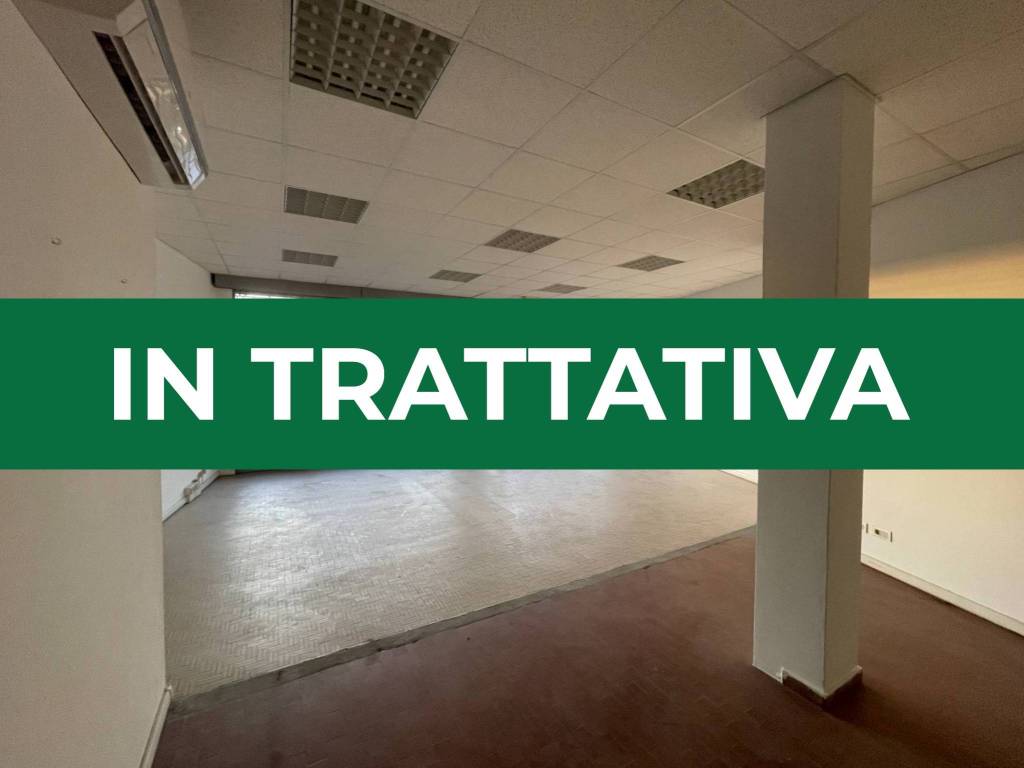 negozio in vendita a Varese in zona Giubiano
