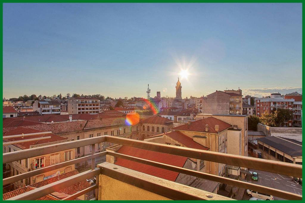 appartamento in vendita a Varese in zona Centro Città