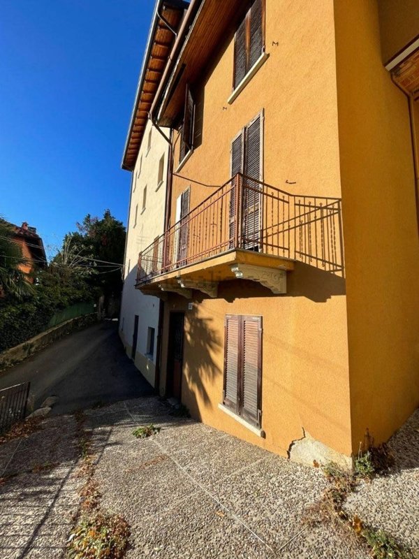 casa indipendente in vendita a Varese in zona Prima Cappella