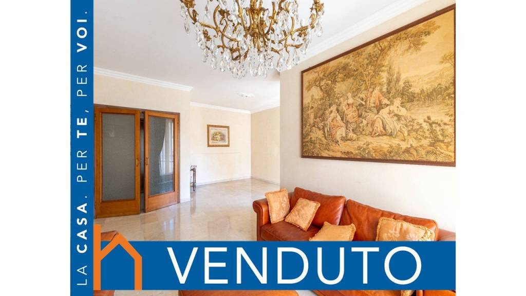 appartamento in vendita a Varese in zona Brunella