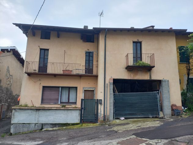 casa indipendente in vendita a Varese in zona Lissago