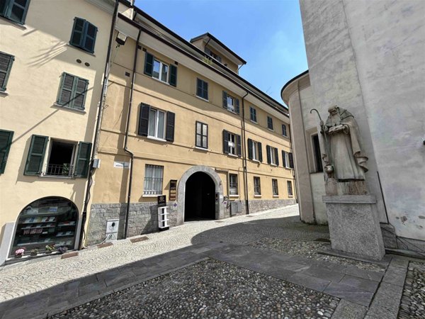appartamento in vendita a Varese in zona Centro Città